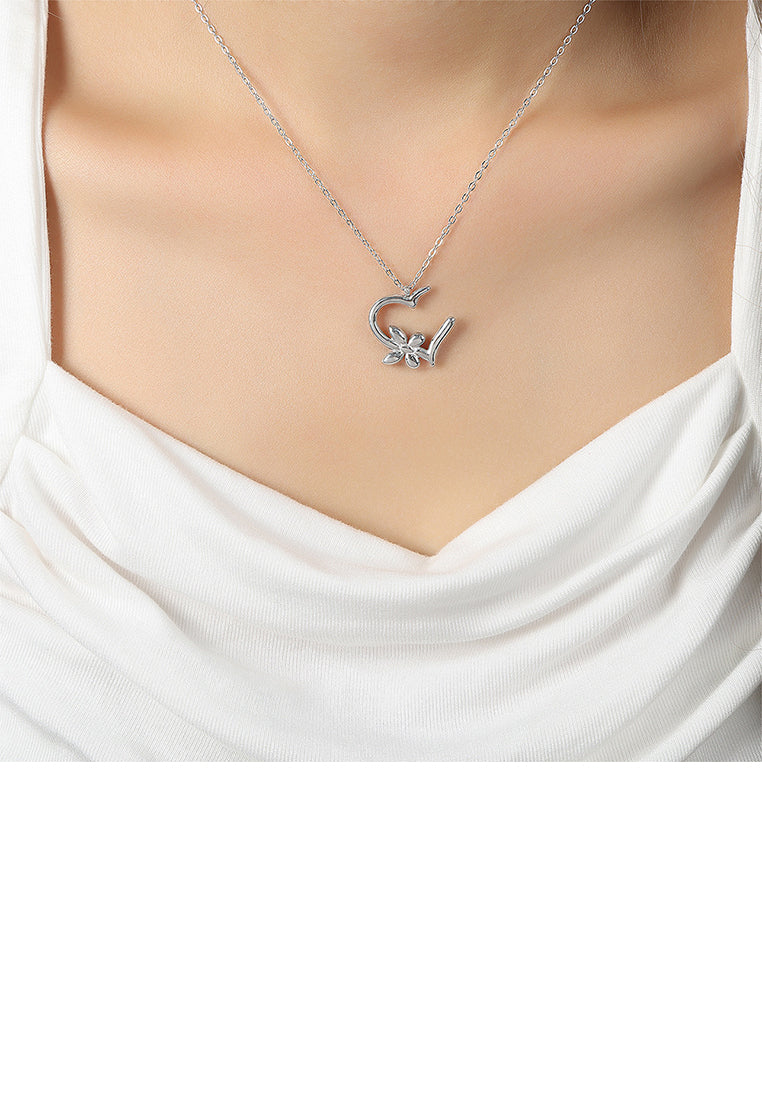 Simple and Fashion 316L Stainless Steel Butterfly Heart-shaped Pendant with Necklace