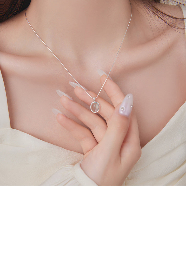 925 Sterling Silver Fashion Simple Geometric Oval Moonstone Pendant with Necklace