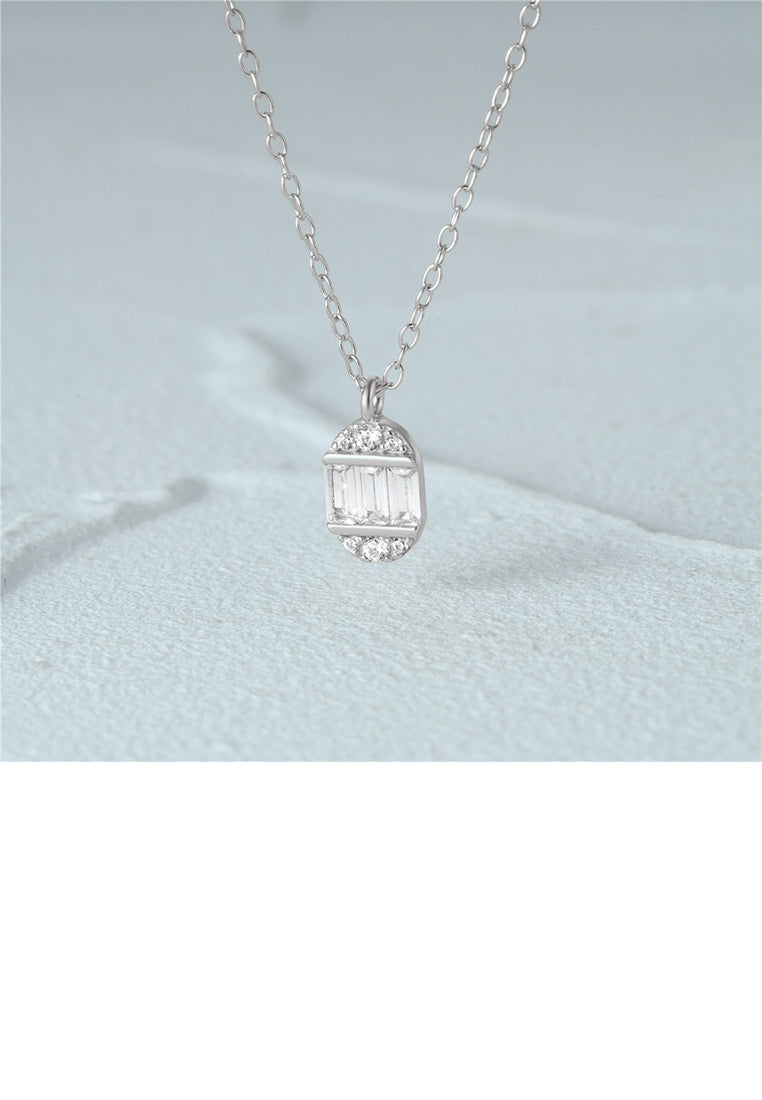 925 Sterling Silver Simple and Fashion Geometric Oval Pendant with Cubic Zirconia and Necklace - Luxurious Look