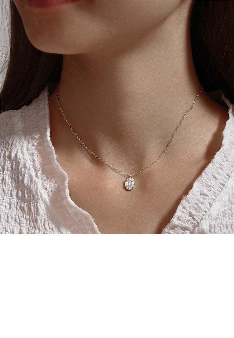 925 Sterling Silver Simple and Fashion Geometric Oval Pendant with Cubic Zirconia and Necklace - Luxurious Look
