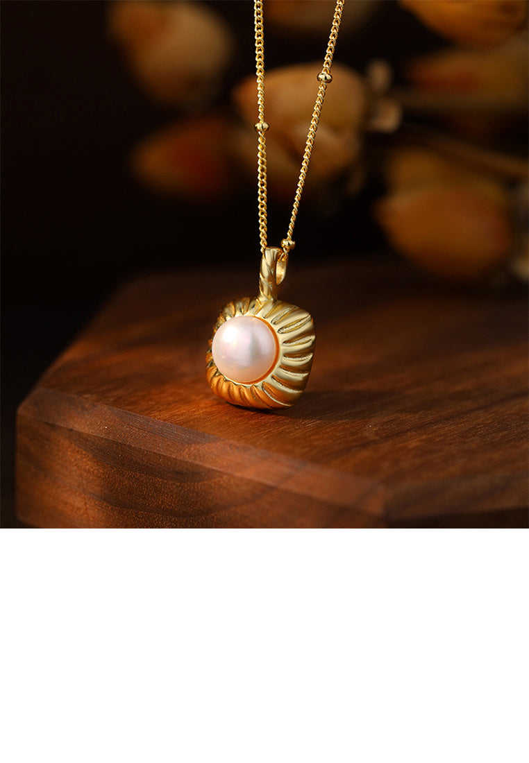 925 Sterling Silver Plated Gold Fashion Simple Pattern Geometric Square Pendant with Imitation Pearls and Necklace