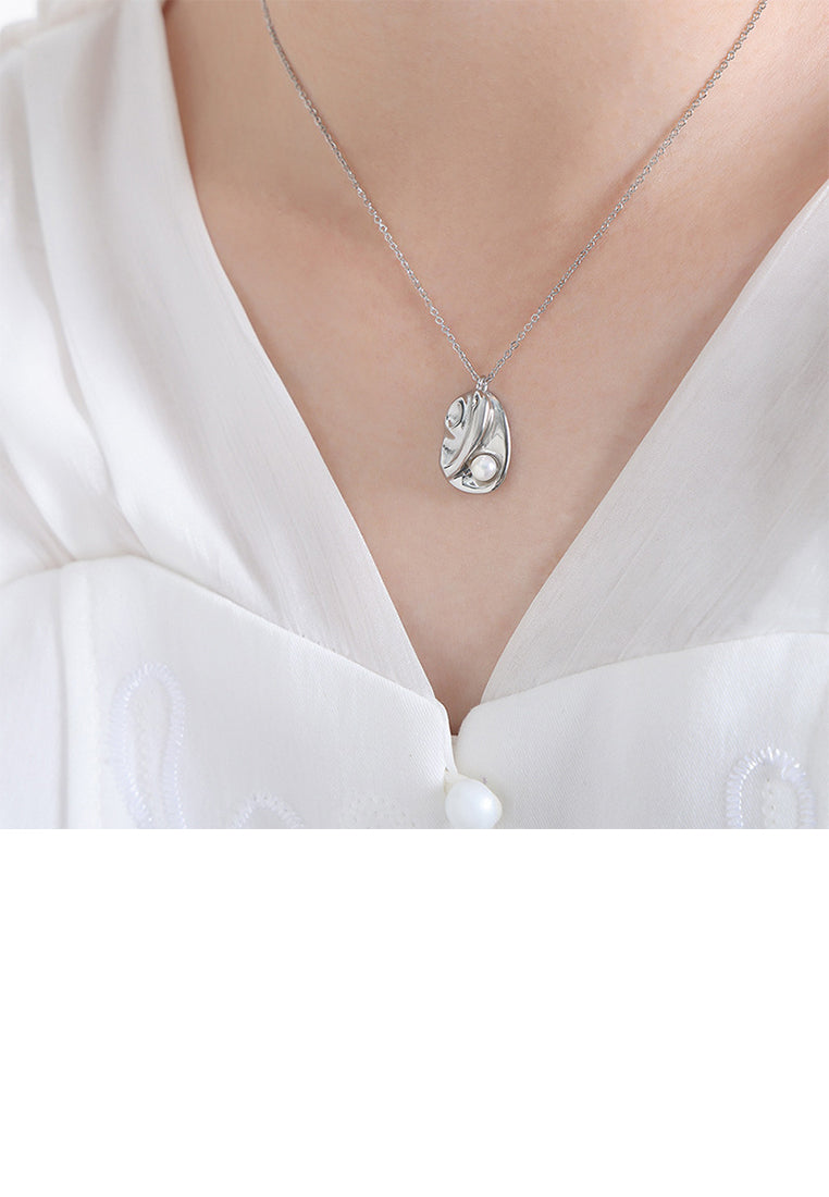 Fashion and Creative 316L Stainless Steel Irregular Geometric Pendant with Imitation Pearls and Necklace
