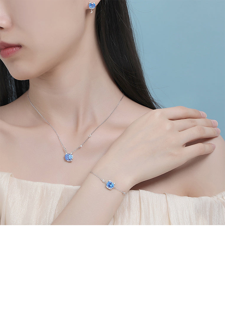 925 Sterling Silver Simple and Cute Cat Pendant with Blue Cubic Zirconia and Necklace - Luxurious Look