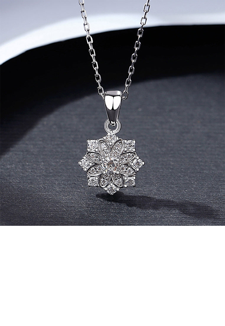 925 Sterling Silver Fashion Brilliant Flower Pendant with Cubic Zirconia and Necklace - Luxurious Look