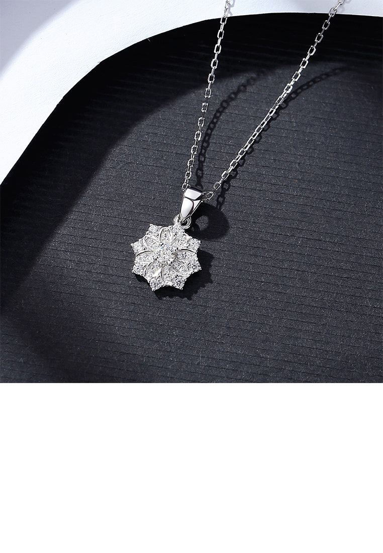 925 Sterling Silver Fashion Brilliant Flower Pendant with Cubic Zirconia and Necklace - Luxurious Look