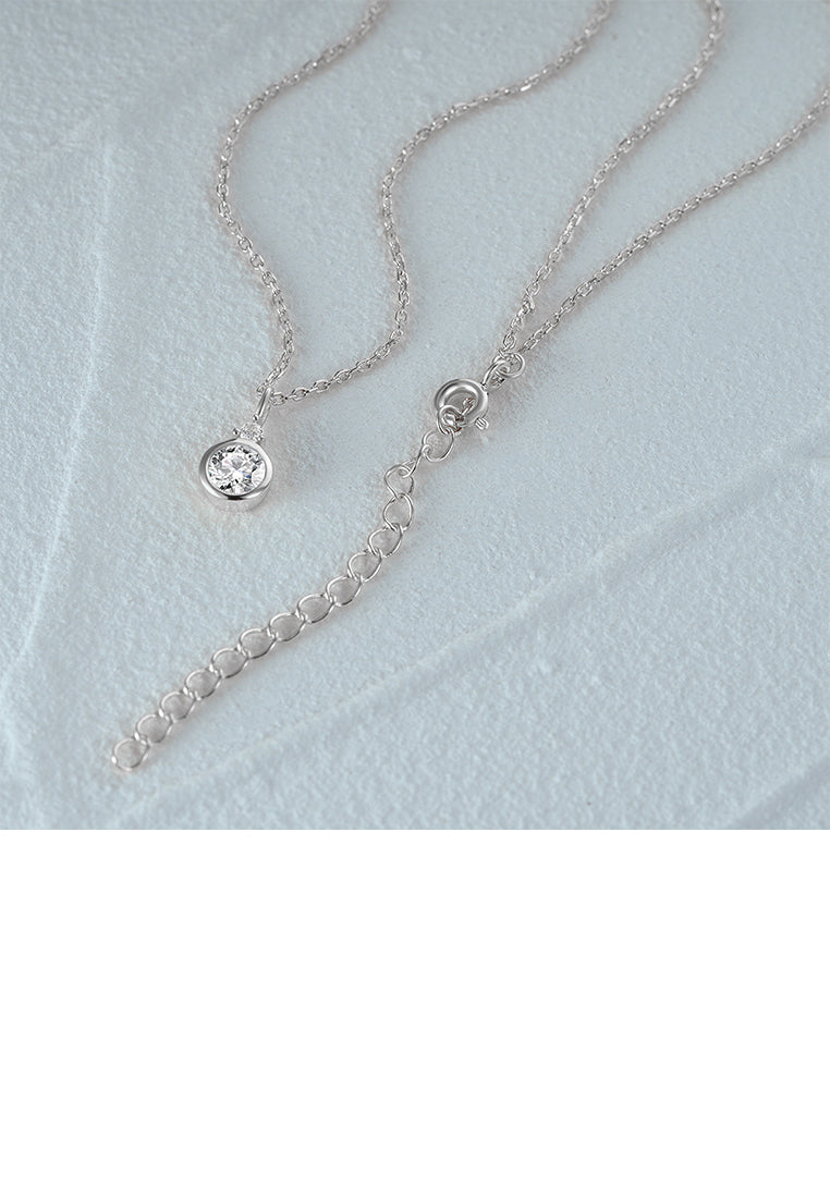 925 Sterling Silver Simple and Fashion Geometric Round Pendant with Cubic Zirconia and Necklace - Luxurious Look