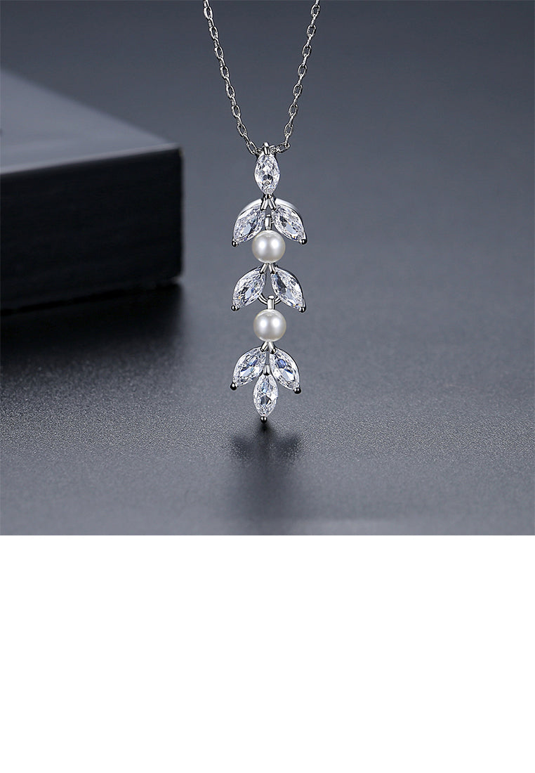 Fashion and Temperament Geometric Tassel Imitation Pearl Pendant with Cubic Zirconia and Necklace - Luxurious Look