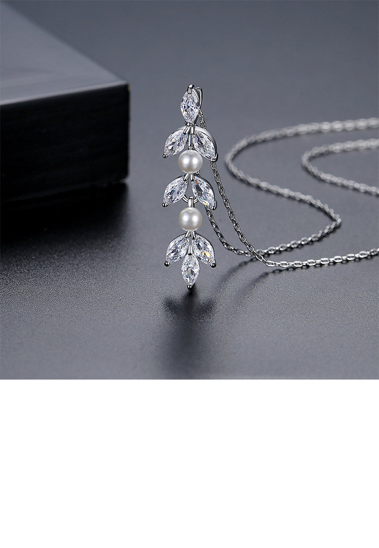 Fashion and Temperament Geometric Tassel Imitation Pearl Pendant with Cubic Zirconia and Necklace - Luxurious Look