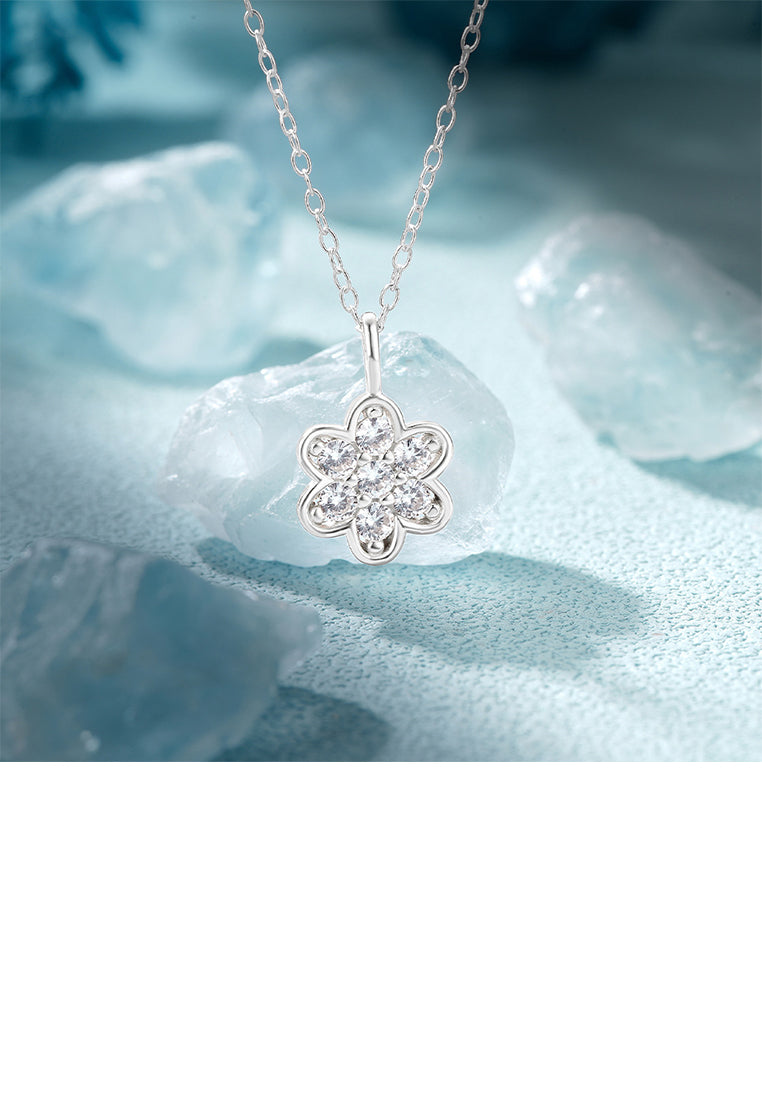 925 Sterling Silver Simple and Fashion Flower Pendant with Cubic Zirconia and Necklace - Luxurious Look