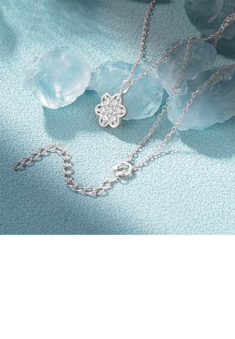 925 Sterling Silver Simple and Fashion Flower Pendant with Cubic Zirconia and Necklace - Luxurious Look