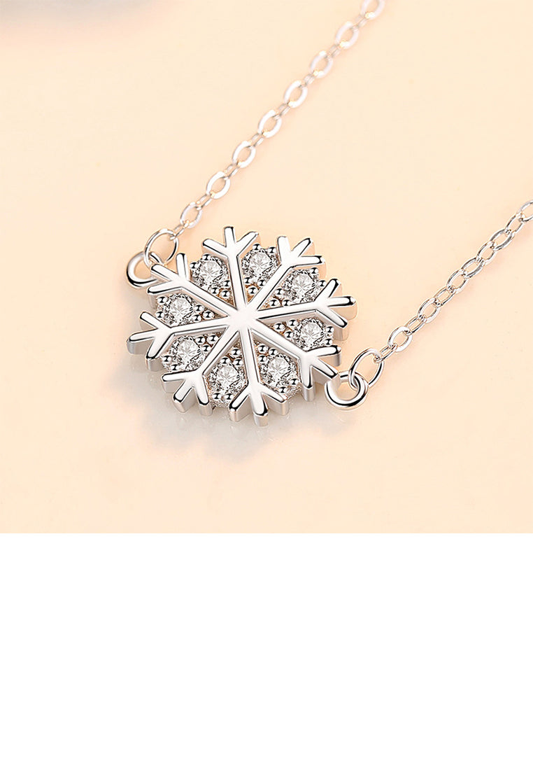 925 Sterling Silver Simple and Fashion Snowflake Pendant with Cubic Zirconia and Necklace - Luxurious Look
