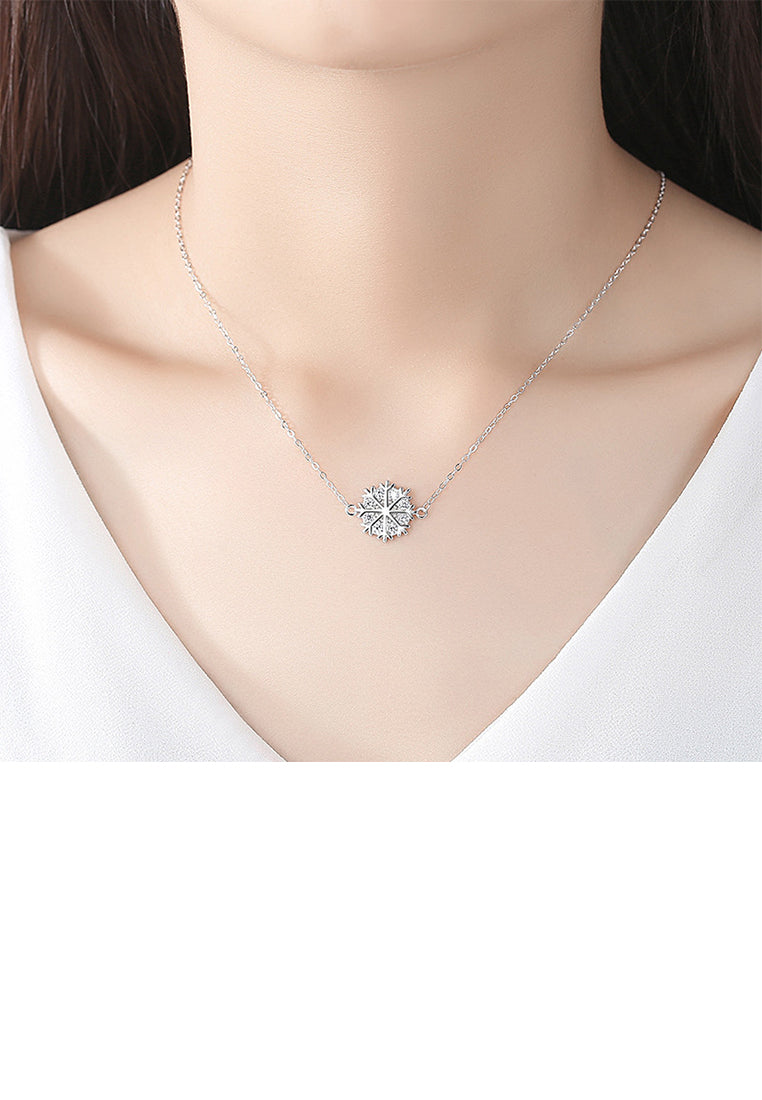 925 Sterling Silver Simple and Fashion Snowflake Pendant with Cubic Zirconia and Necklace - Luxurious Look