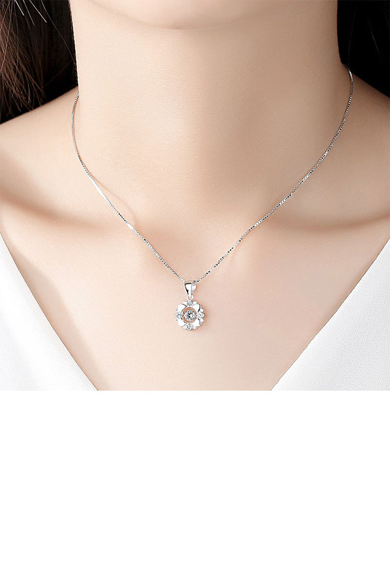 925 Sterling Silver Fashion Simple Heart-shaped Flower Pendant with Cubic Zirconia and Necklace - Luxurious Look