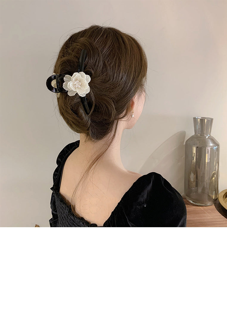 Fashion Temperament Camellia Black Geometric Hair Claw - Elegant Hairpiece