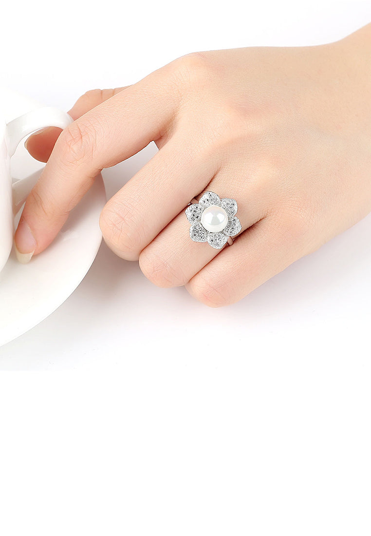 Simple and Elegant Flower Imitation Pearl Adjustable Ring with Cubic Zirconia - Luxurious Look