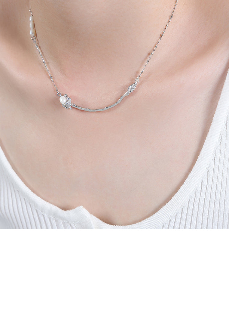 Fashion and Temperament 316L Stainless Steel Flower Imitation Pearl Necklace - Luxurious Look