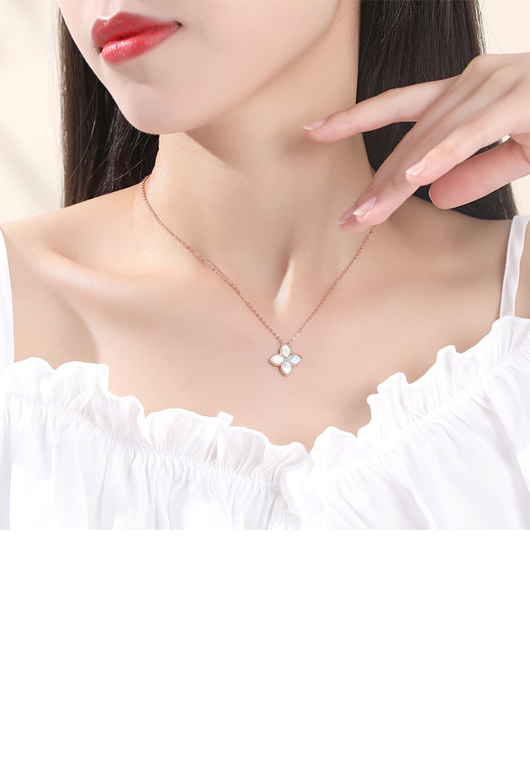 925 Sterling Silver Plated Rose Gold Fashion Four-leafed Clover Mother-of-pearl Pendant with Cubic Zirconia and Necklace - Luxurious Look