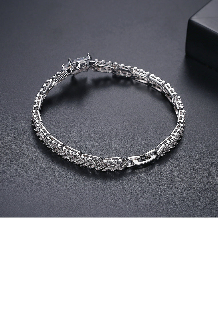 Fashion Bright Snowflake Bracelet with Cubic Zirconia - Luxurious Look
