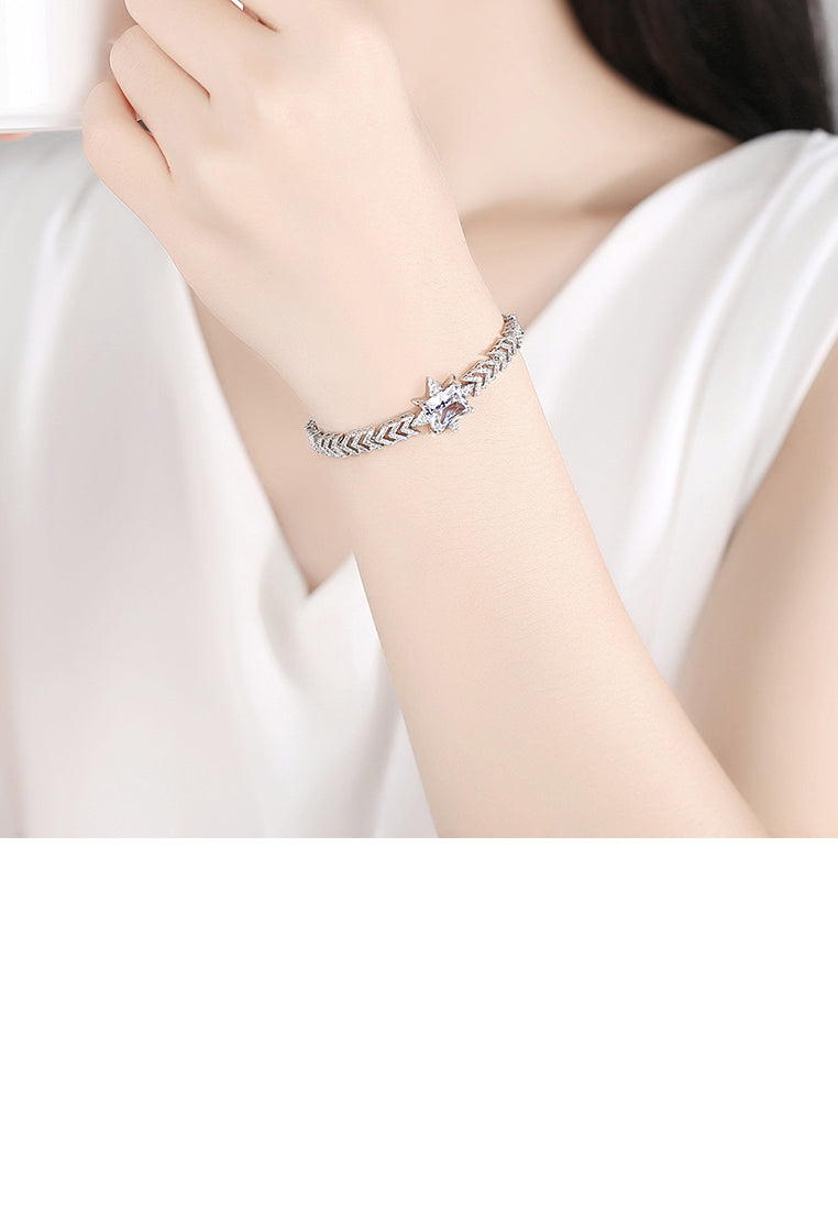 Fashion Bright Snowflake Bracelet with Cubic Zirconia - Luxurious Look