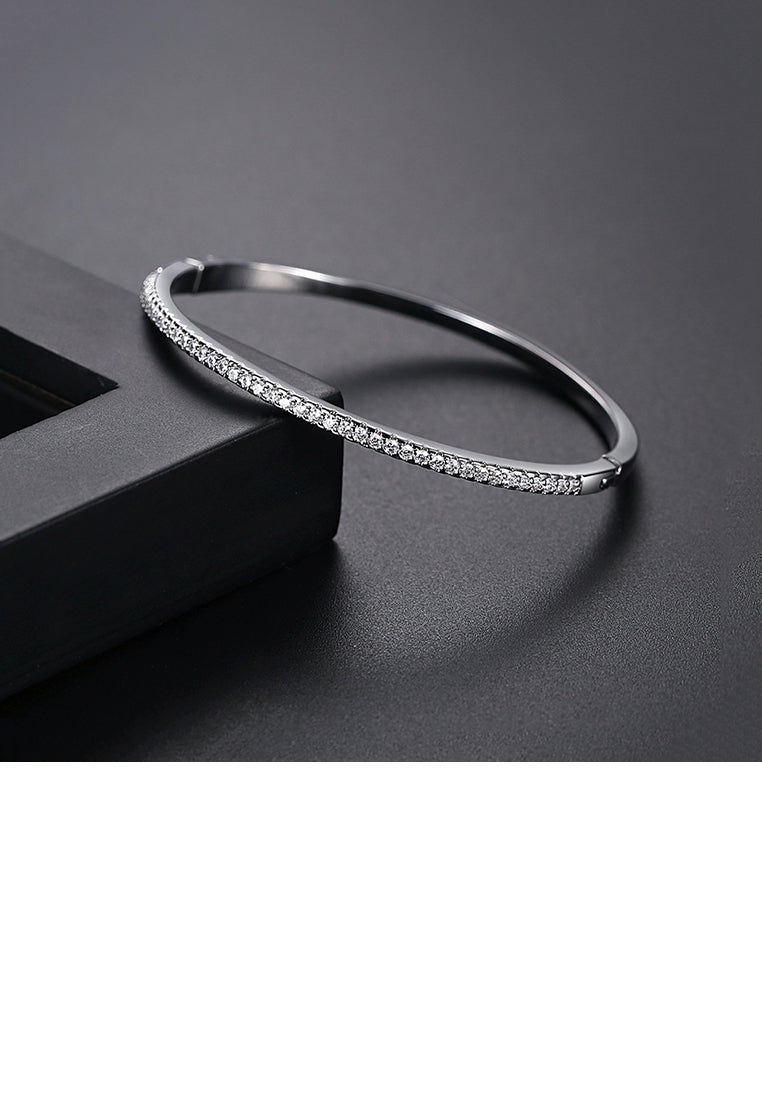 Fashion Simple Geometric Round Bangle with Cubic Zirconia - Luxurious Look