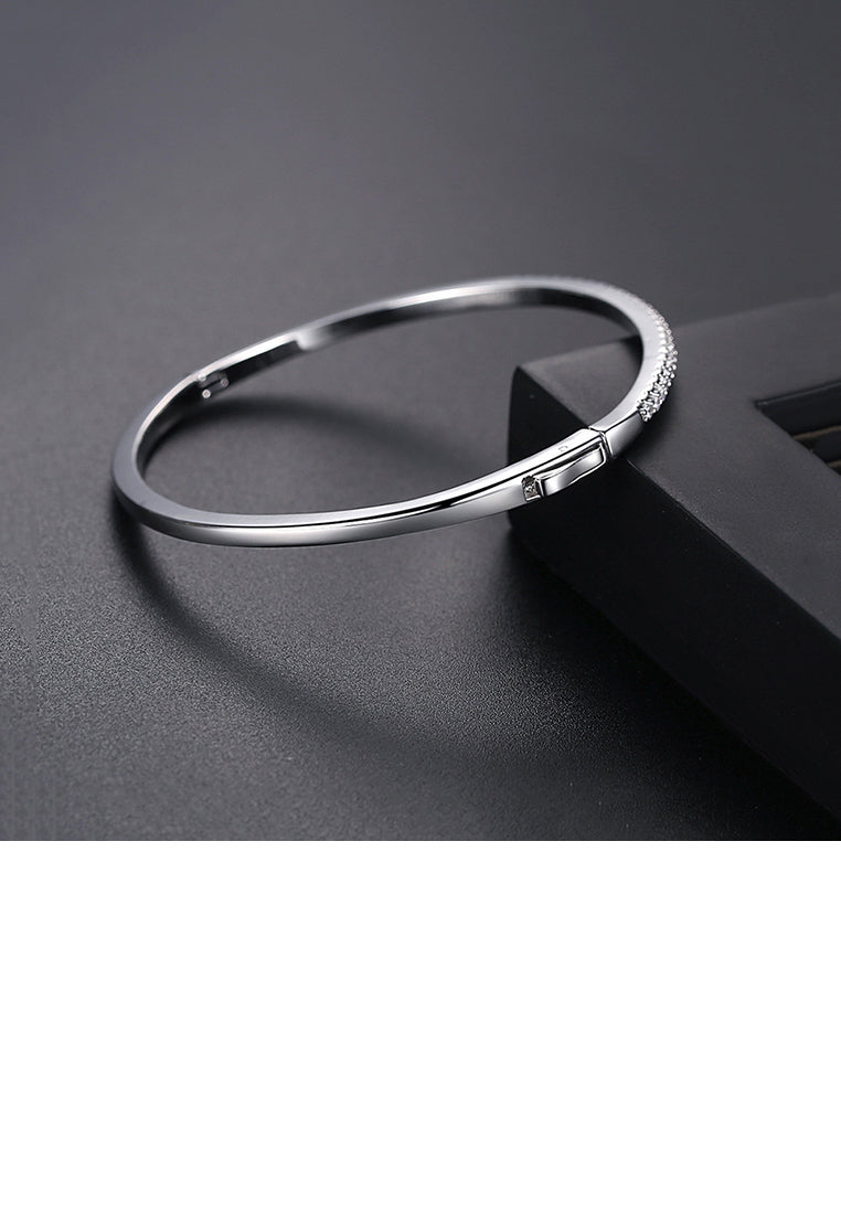 Fashion Simple Geometric Round Bangle with Cubic Zirconia - Luxurious Look
