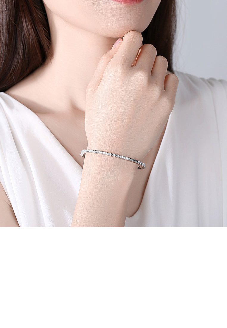 Fashion Simple Geometric Round Bangle with Cubic Zirconia - Luxurious Look