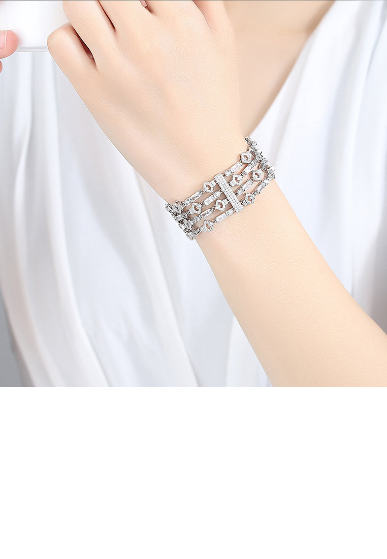 Fashion and Elegant Geometric Texture Bracelet with Cubic Zirconia - Luxurious Look