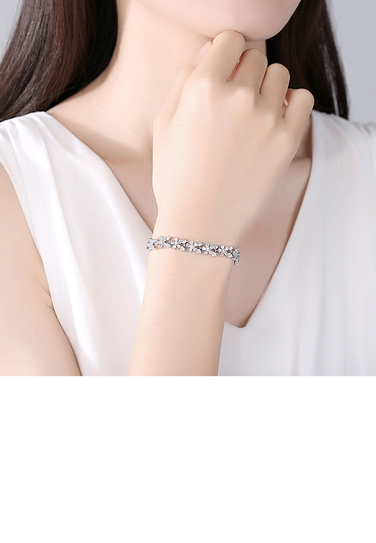 Fashion and Elegant Flower Cubic Zirconia Bracelet - Luxurious Look
