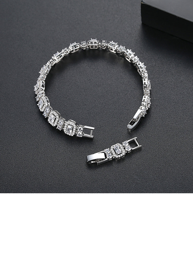 Fashion and Elegant Geometric Bracelet with Cubic Zirconia - Luxurious Look