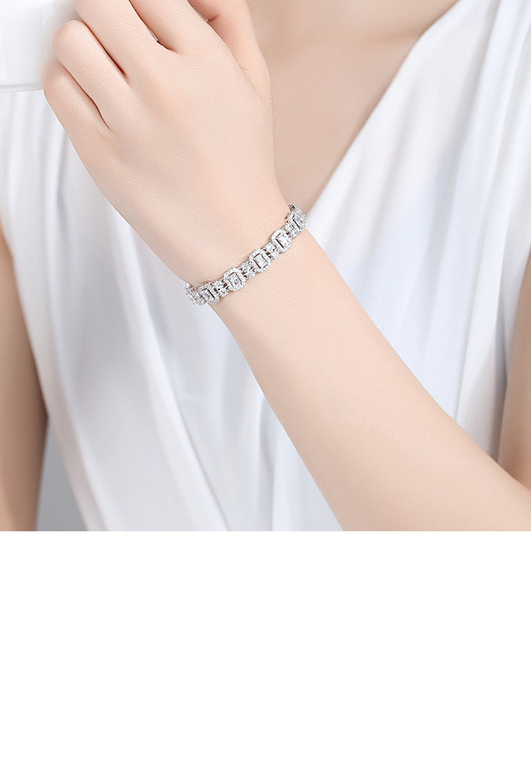 Fashion and Elegant Geometric Bracelet with Cubic Zirconia - Luxurious Look