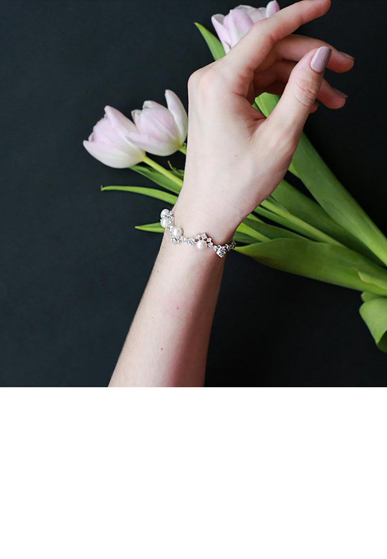 Fashion and Elegant Geometric Imitation Pearl Bracelet with Cubic Zirconia - Luxurious Look