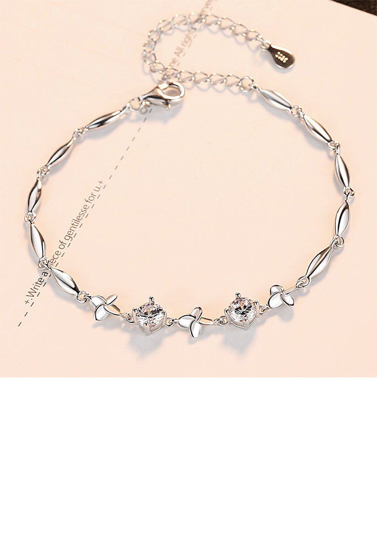 925 Sterling Silver Fashion and Elegant Four-leaf Clover Bracelet with Cubic Zirconia - Luxurious Look