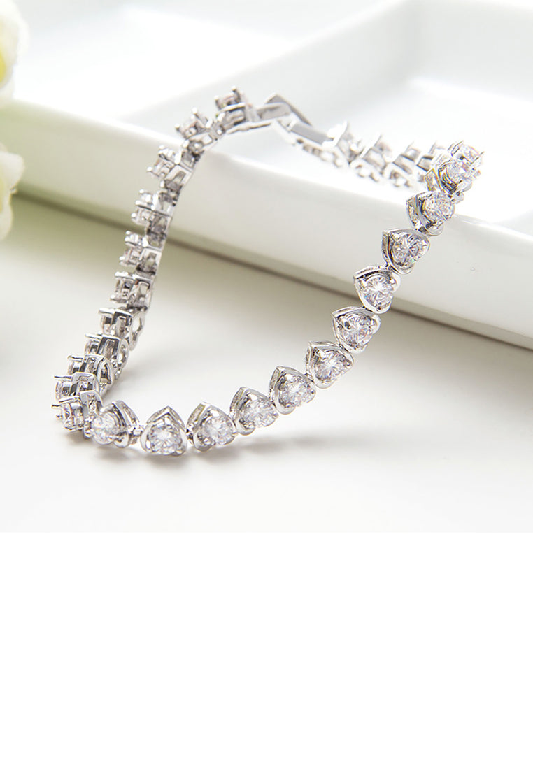 Simple and Romantic Heart-shaped Bracelet with Cubic Zirconia 17cm - Luxurious Look