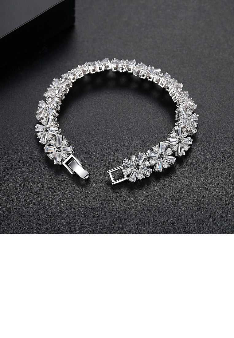 Elegant and Bright Cross Cubic Zirconia Bracelet 19cm - Luxurious Look