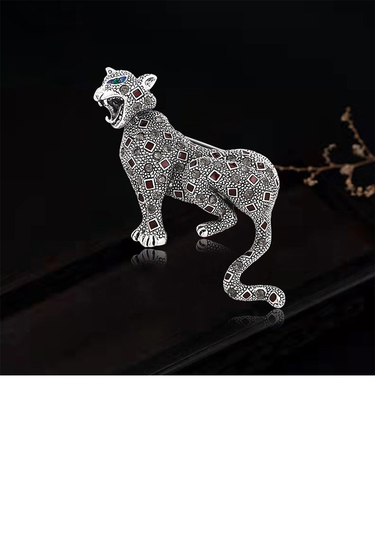 Fashion Personality Cheetah Brooch with Cubic Zirconia - Luxurious Look