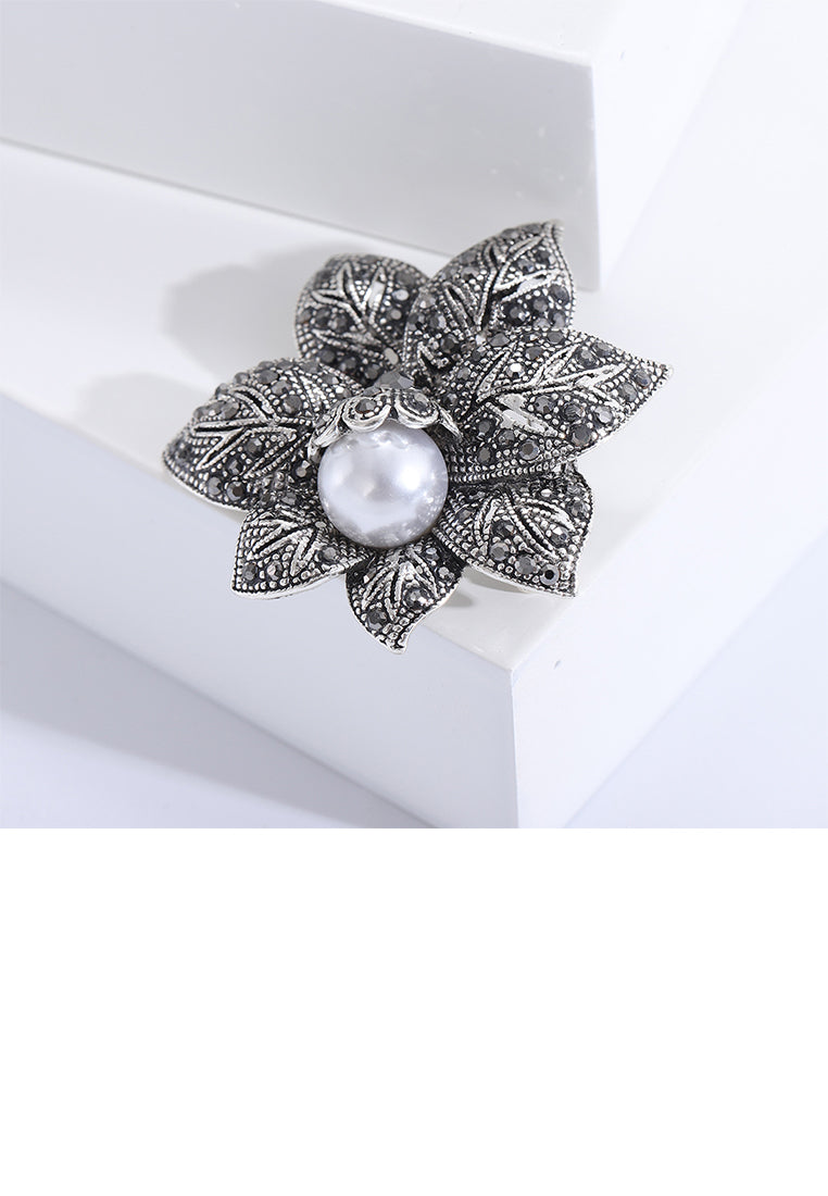 Elegant Vintage Black Flower Imitation Pearl Brooch with Black Cubic Zirconia - Luxurious Look