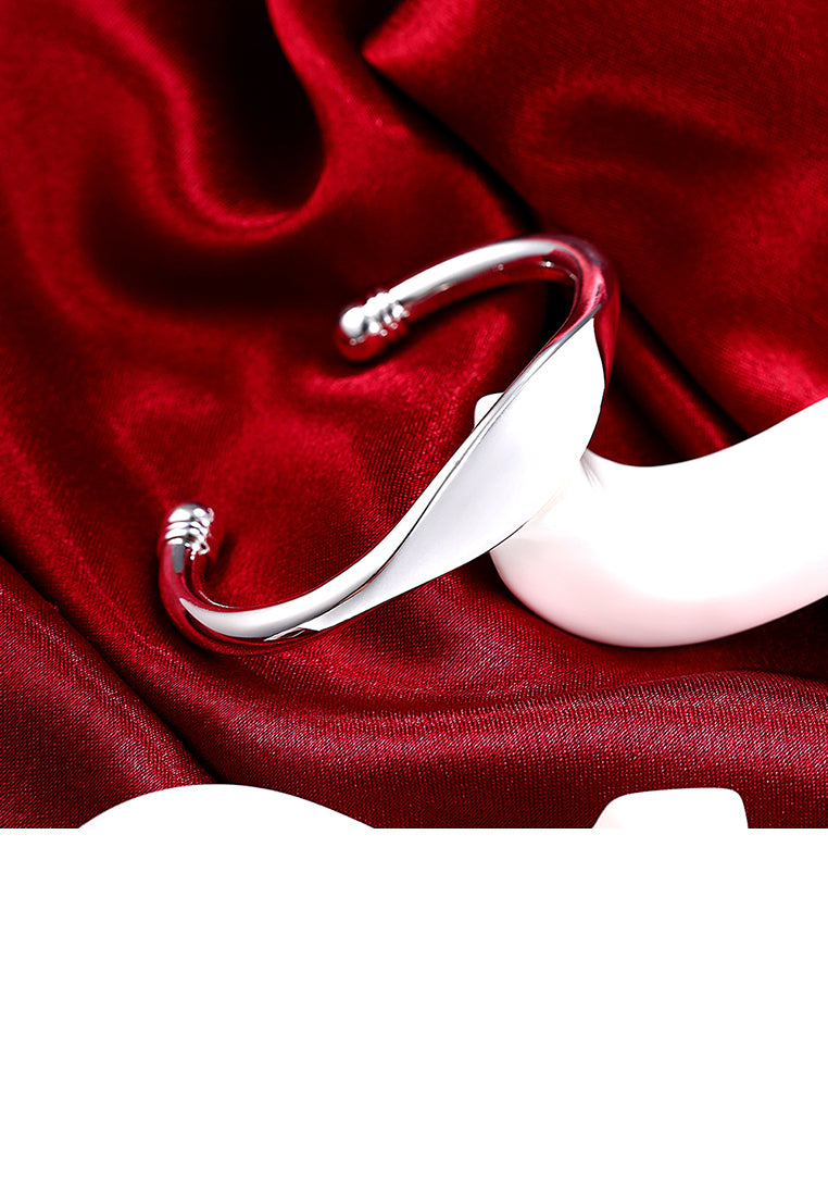 Simple and Fashion Geometric Bangle