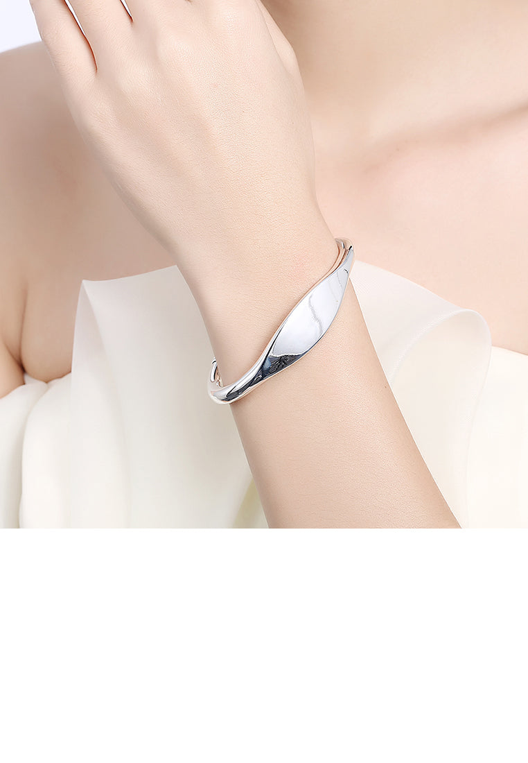 Simple and Fashion Geometric Bangle