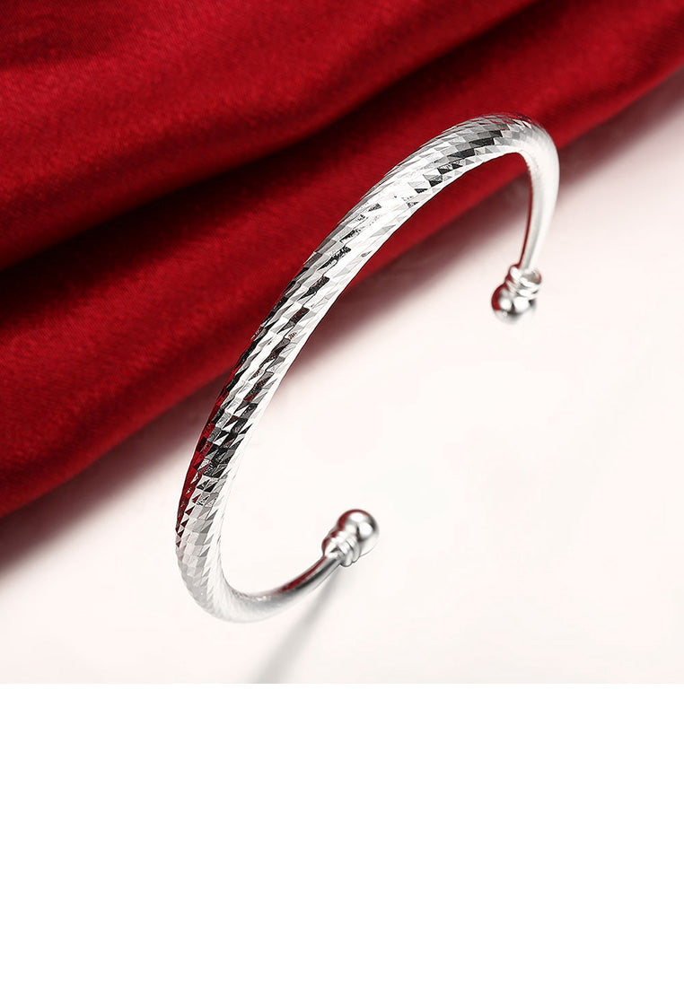 Simple Fashion Textured Open Bangle