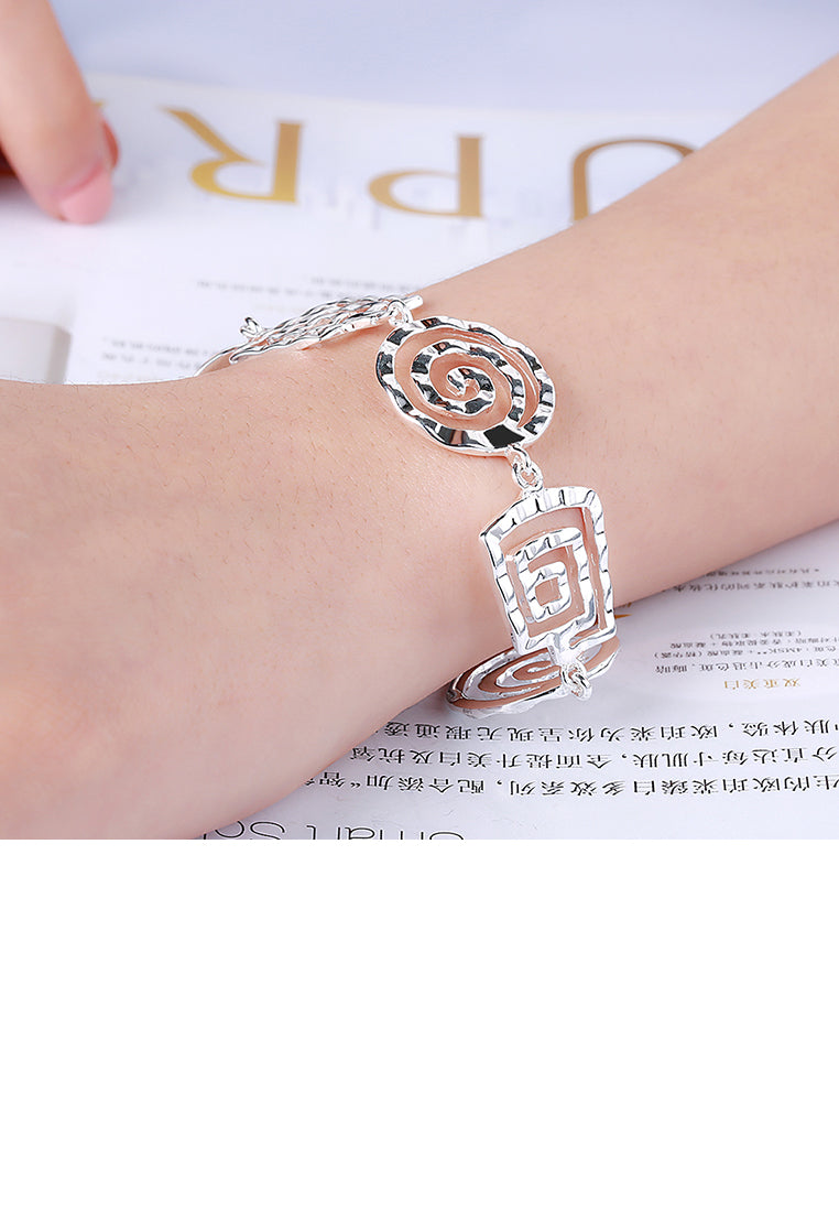 Simple Geometric Thread Bracelet