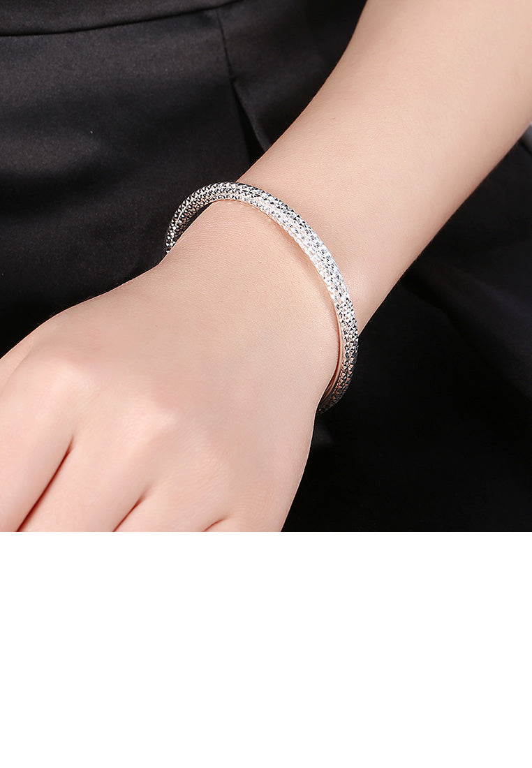Fashion Elegant Geometric Textured Bangle