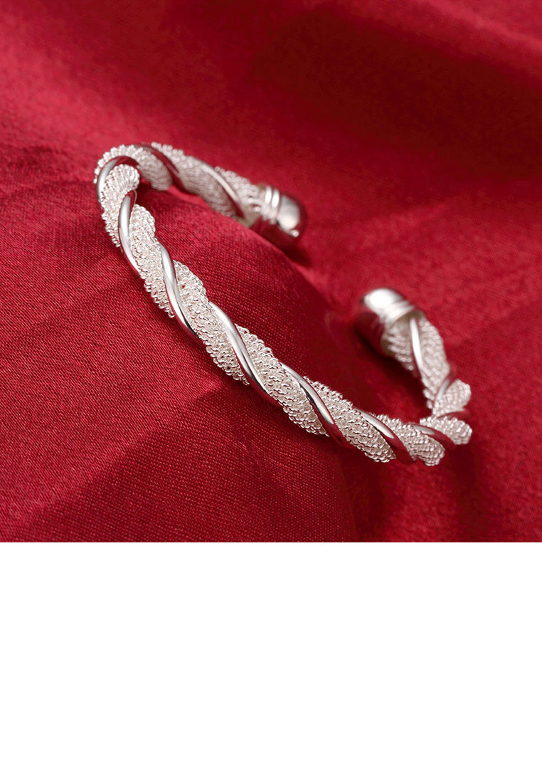 Simple and Fashion Geometric Twisted Rope Bangle