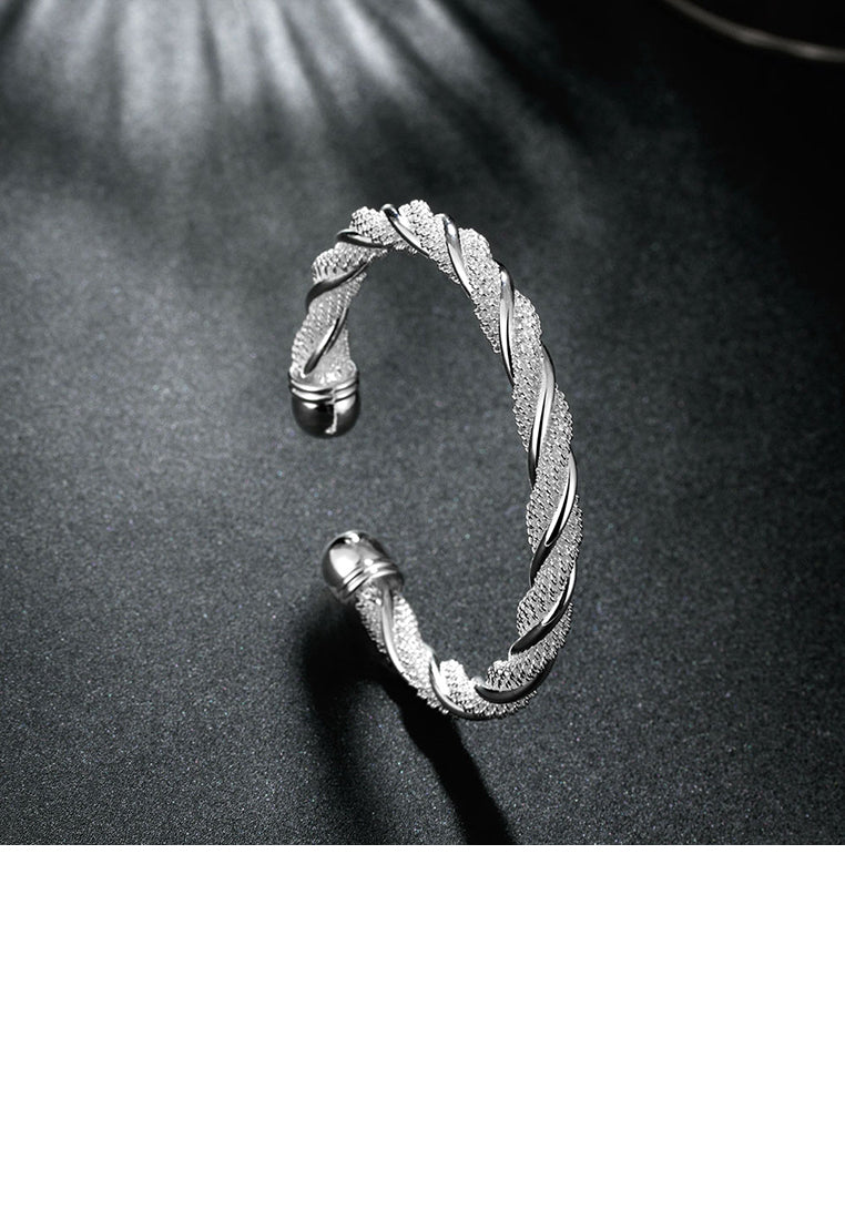 Simple and Fashion Geometric Twisted Rope Bangle