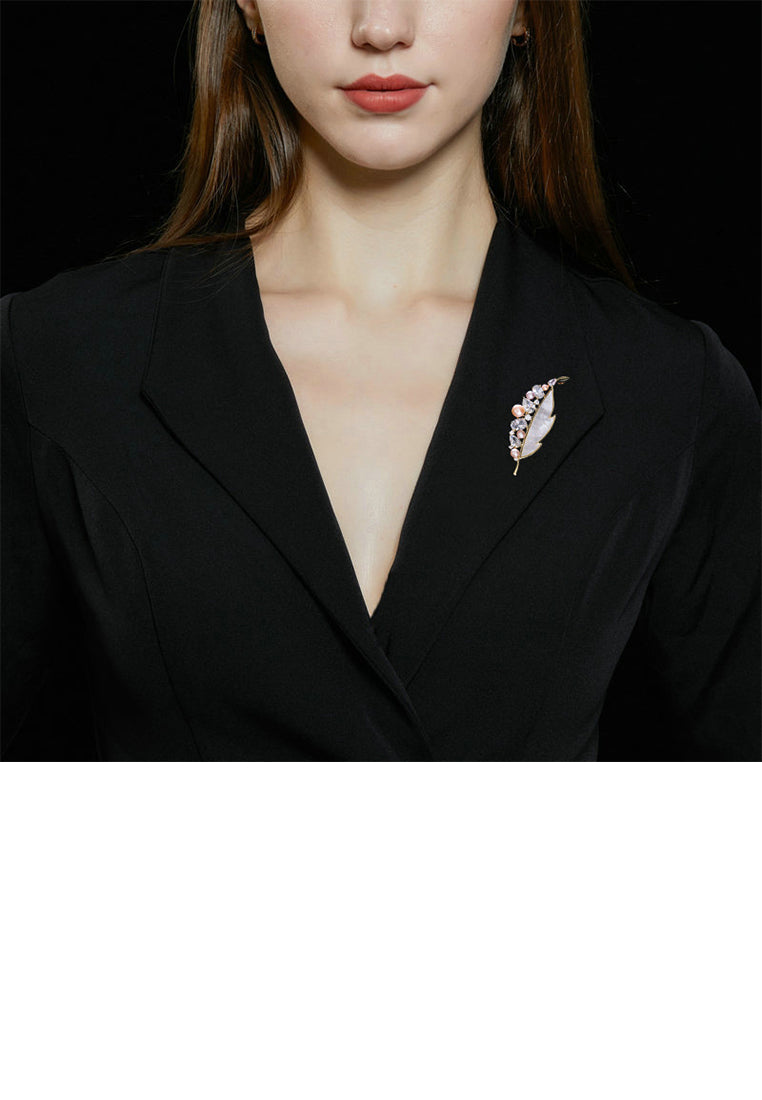 Fashion Temperament Plated Gold Feather Imitation Pearl Brooch with Cubic Zirconia - Luxurious Look