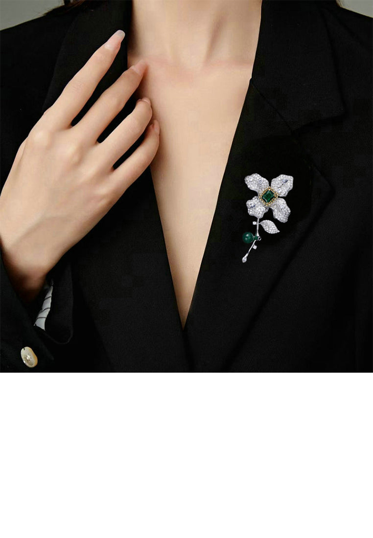 Fashion Brilliant Flower Brooch with Cubic Zirconia - Luxurious Look