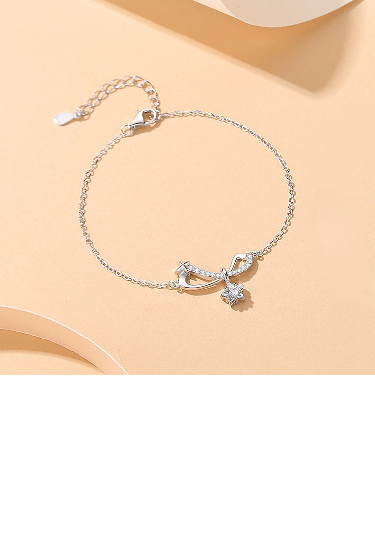 925 Sterling Silver Fashion and Creative Möbius Star Bracelet with Cubic Zirconia - Luxurious Look