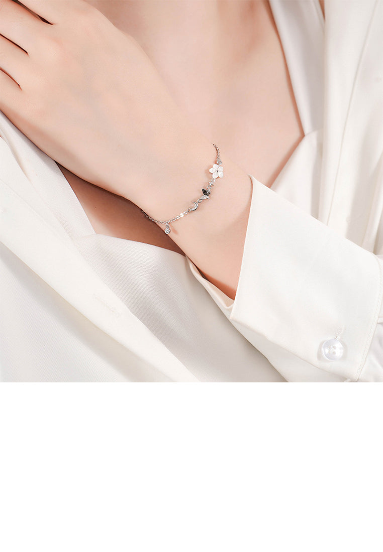 925 Sterling Silver Fashion Simple Flower Butterfly Bracelet with Cubic Zirconia - Luxurious Look