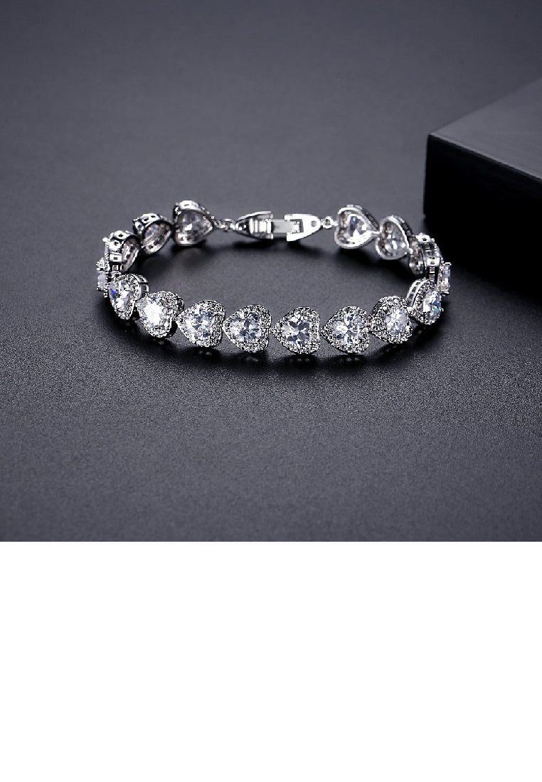 Fashion Simple Heart Bracelet with Cubic Zirconia - Luxurious Look