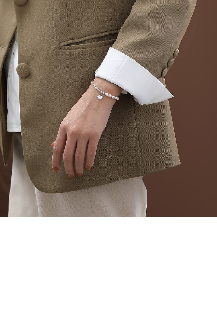 925 Sterling Silver Fashion Elegant Shell Freshwater Pearl Stitched Cubic Zirconia Bracelet - Luxurious Look