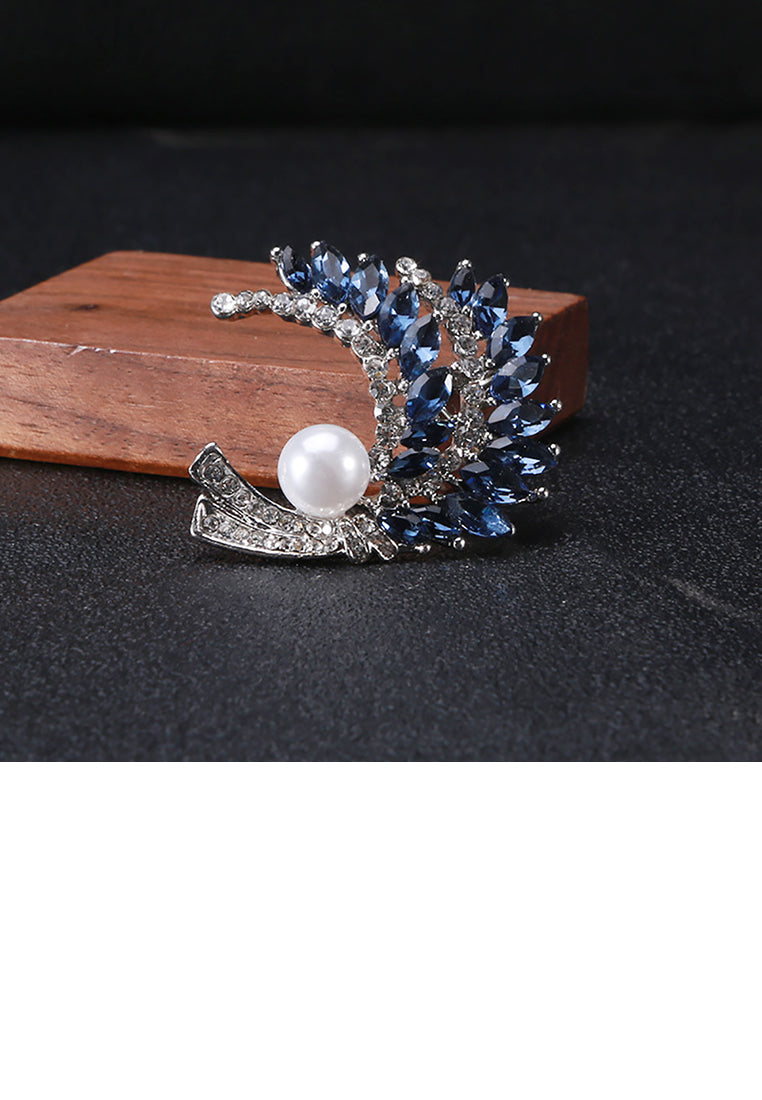 Elegant and Bright Wheat Imitation Pearl Brooch with Blue Cubic Zirconia - Luxurious Look